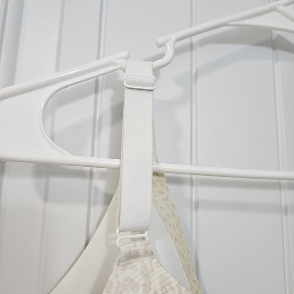 Cacique By Lane Bryant Cream Animal Print  Back smoothing Underwire Bra 42F - Picture 4 of 8
